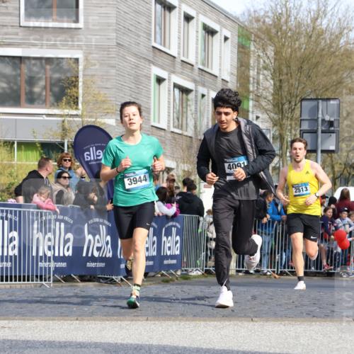 07.04.2024 - 43. Internationalen Wilhelmsburger Insellauf Strokosch-Dieckow http://msf.ph/oto/6061813 07.04.2024 11:21:53 Ziel 2315, 2437, 2513, 3791, 3944, 4091 meine-sportfotos.de