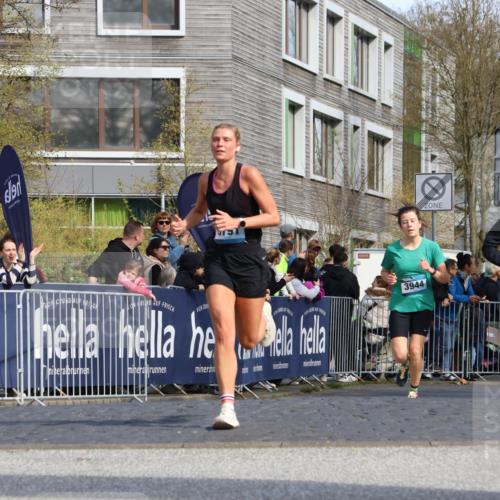 07.04.2024 - 43. Internationalen Wilhelmsburger Insellauf Strokosch-Dieckow http://msf.ph/oto/6061815 07.04.2024 11:21:51 Ziel 2315, 2437, 2513, 3367, 3791, 3944, 4091 meine-sportfotos.de