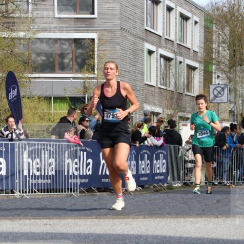 07.04.2024 - 43. Internationalen Wilhelmsburger Insellauf Strokosch-Dieckow http://msf.ph/oto/6061817 07.04.2024 11:21:51 Ziel 2315, 2437, 2513, 3367, 3791, 3944, 4091 meine-sportfotos.de