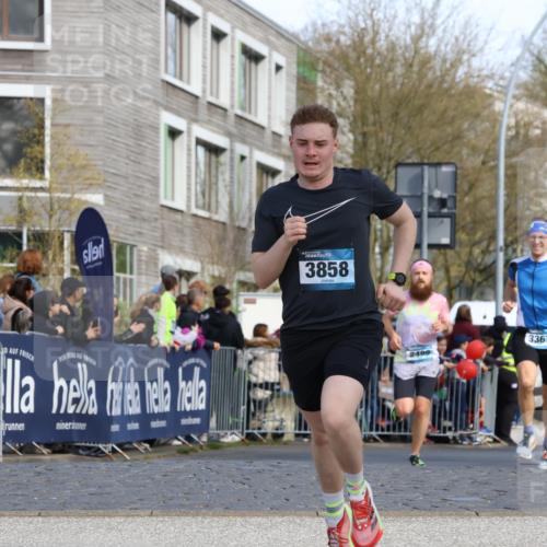 07.04.2024 - 43. Internationalen Wilhelmsburger Insellauf Strokosch-Dieckow http://msf.ph/oto/6061888 07.04.2024 11:21:37 Ziel 2437, 2499, 3037, 3367, 3858, 4414 meine-sportfotos.de