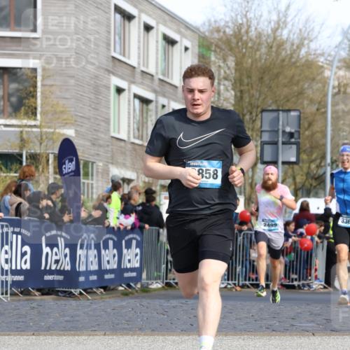 07.04.2024 - 43. Internationalen Wilhelmsburger Insellauf Strokosch-Dieckow http://msf.ph/oto/6061890 07.04.2024 11:21:37 Ziel 2437, 2499, 3037, 3367, 3858, 4414 meine-sportfotos.de