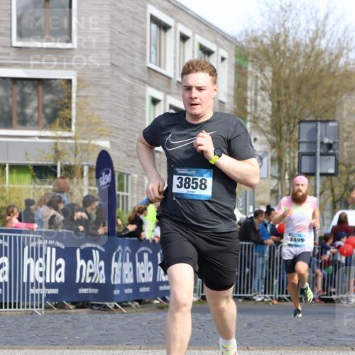 07.04.2024 - 43. Internationalen Wilhelmsburger Insellauf Strokosch-Dieckow http://msf.ph/oto/6061894 07.04.2024 11:21:37 Ziel 2437, 2499, 3037, 3367, 3858, 4414 meine-sportfotos.de