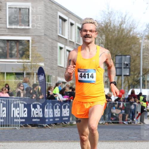 07.04.2024 - 43. Internationalen Wilhelmsburger Insellauf Strokosch-Dieckow http://msf.ph/oto/6061898 07.04.2024 11:21:30 Ziel 2499, 3037, 3858, 4414 meine-sportfotos.de