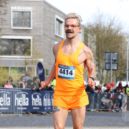 07.04.2024 - 43. Internationalen Wilhelmsburger Insellauf Strokosch-Dieckow http://msf.ph/oto/6061902 07.04.2024 11:21:31 Ziel 2499, 3037, 3858, 4414 meine-sportfotos.de