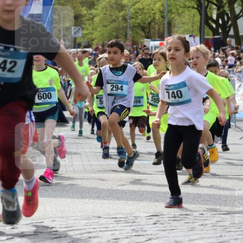 07.04.2024 - 43. Internationalen Wilhelmsburger Insellauf Strokosch-Dieckow http://msf.ph/oto/6064761 07.04.2024 13:04:37 Ziel 2, 15, 32, 37, 39, 53, 66, 68, 70, 71, 92, 99, 228, 229, 289, 290, 294, 297, 304, 305, 327, 329, 330, 343, 365, 367, 399, 409, 410, 411, 412, 414, 433, 588, 589, 590, 591, 592, 593, 597, 598, 599, 605, 628, 651, 706, 711, 713, 723, 727, 730, 732, 736, 745, 746, 747, 748, 752, 922, 1073, 1075, 1076, 1109, 1114, 1125, 1128, 1130 meine-sportfotos.de