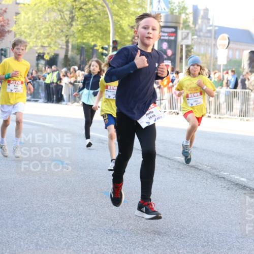 27.04.2024 - Das Zehntel Strokosch-Dieckow http://msf.ph/oto/6100835 27.04.2024 08:48:45 Laufen 1252, 2317, 2663, 2818, 2848, 3177, 3382, 3402, 3465, 3657, 3873, 3924 meine-sportfotos.de