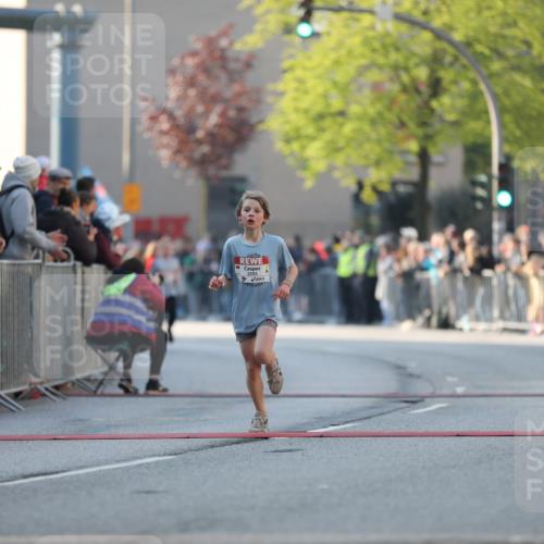 27.04.2024 - Das Zehntel Fuchs,  Jonas http://msf.ph/oto/6100882 27.04.2024 08:49:03 Ziel 1252, 1480, 1491, 1498, 2355, 2805, 2818, 3657, 3873, 3924 meine-sportfotos.de