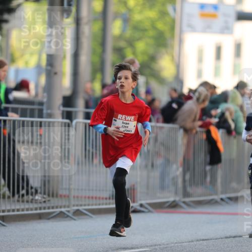 27.04.2024 - Das Zehntel Fuchs,  Jonas http://msf.ph/oto/6101026 27.04.2024 08:49:23 Ziel 1326, 1935, 2264, 2599, 2805, 2839, 3169, 3173, 3443, 3619, 3703, 3783, 3784, 3819 meine-sportfotos.de