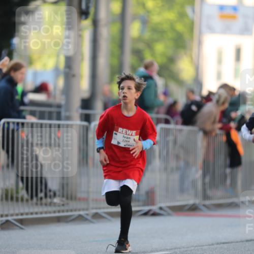 27.04.2024 - Das Zehntel Fuchs,  Jonas http://msf.ph/oto/6101028 27.04.2024 08:49:24 Ziel 1326, 1935, 2264, 2599, 2839, 3169, 3173, 3443, 3619, 3703, 3783, 3784, 3819 meine-sportfotos.de