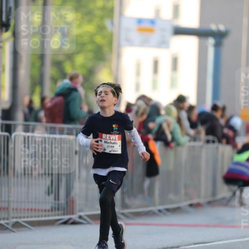 27.04.2024 - Das Zehntel Fuchs,  Jonas http://msf.ph/oto/6101031 27.04.2024 08:49:24 Ziel 1326, 1935, 2264, 2599, 2839, 3169, 3173, 3443, 3619, 3703, 3783, 3784, 3819 meine-sportfotos.de