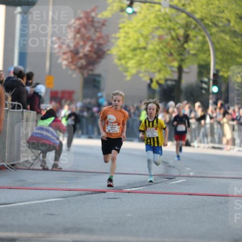 27.04.2024 - Das Zehntel Fuchs,  Jonas http://msf.ph/oto/6101044 27.04.2024 08:49:27 Ziel 1326, 1935, 2264, 2839, 3169, 3173, 3238, 3241, 3443, 3619, 3703, 3783, 3784, 3819 meine-sportfotos.de