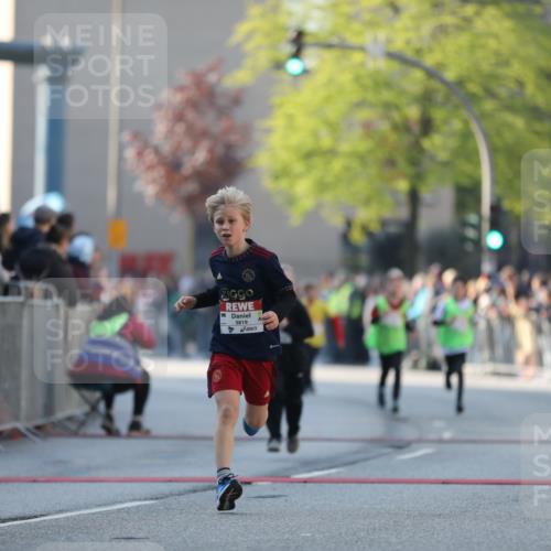27.04.2024 - Das Zehntel Fuchs,  Jonas http://msf.ph/oto/6101107 27.04.2024 08:49:33 Ziel 1326, 1935, 3238, 3241, 3453, 3619, 3764, 3784, 3819 meine-sportfotos.de