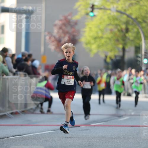 27.04.2024 - Das Zehntel Fuchs,  Jonas http://msf.ph/oto/6101109 27.04.2024 08:49:33 Ziel 1326, 1935, 3238, 3241, 3453, 3619, 3764, 3784, 3819 meine-sportfotos.de
