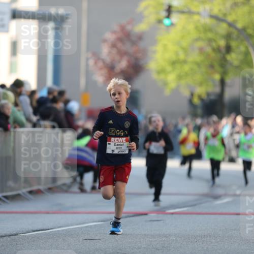 27.04.2024 - Das Zehntel Fuchs,  Jonas http://msf.ph/oto/6101110 27.04.2024 08:49:34 Ziel 1326, 1935, 3238, 3241, 3453, 3619, 3764, 3784, 3819 meine-sportfotos.de