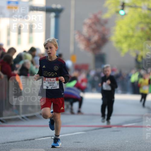 27.04.2024 - Das Zehntel Fuchs,  Jonas http://msf.ph/oto/6101122 27.04.2024 08:49:34 Ziel 1326, 1935, 3238, 3241, 3453, 3619, 3764, 3784, 3819 meine-sportfotos.de
