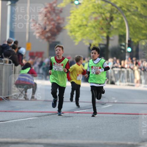 27.04.2024 - Das Zehntel Fuchs,  Jonas http://msf.ph/oto/6101174 27.04.2024 08:49:39 Ziel 2167, 3238, 3241, 3453, 3704, 3764, 3769, 3784, 3819, 3846 meine-sportfotos.de