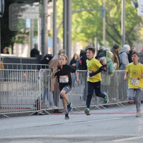 27.04.2024 - Das Zehntel Fuchs,  Jonas http://msf.ph/oto/6101420 27.04.2024 08:50:34 Ziel 1098, 1471, 1488, 1490, 1866, 2018, 2134, 2345, 2580, 2644, 2652, 2825, 2831, 3164, 3168, 3432, 3451, 3455, 3460, 3838, 3858 meine-sportfotos.de