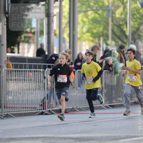 27.04.2024 - Das Zehntel Fuchs,  Jonas http://msf.ph/oto/6101424 27.04.2024 08:50:34 Ziel 1098, 1471, 1488, 1490, 1866, 2018, 2134, 2345, 2580, 2644, 2652, 2825, 2831, 3164, 3168, 3432, 3451, 3455, 3460, 3838, 3858 meine-sportfotos.de