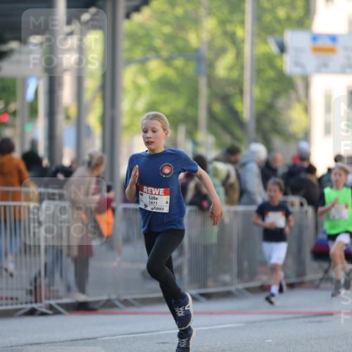 27.04.2024 - Das Zehntel Fuchs,  Jonas http://msf.ph/oto/6101444 27.04.2024 08:50:36 Ziel 1098, 1471, 1488, 1490, 1866, 2018, 2345, 2580, 2825, 2831, 3164, 3432, 3451, 3455, 3460, 3620, 3838, 3858 meine-sportfotos.de