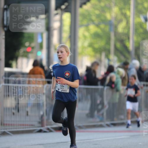 27.04.2024 - Das Zehntel Fuchs,  Jonas http://msf.ph/oto/6101448 27.04.2024 08:50:36 Ziel 1098, 1471, 1488, 1490, 1866, 2018, 2345, 2580, 2825, 2831, 3164, 3432, 3451, 3455, 3460, 3620, 3838, 3858 meine-sportfotos.de