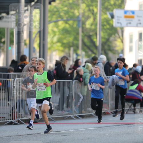 27.04.2024 - Das Zehntel Fuchs,  Jonas http://msf.ph/oto/6101470 27.04.2024 08:50:38 Ziel 1098, 1471, 1488, 1490, 1866, 2018, 2160, 2345, 2580, 2825, 2831, 3027, 3164, 3432, 3451, 3455, 3460, 3607, 3620, 3632, 3838, 3858 meine-sportfotos.de