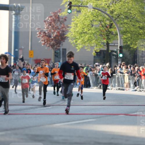 27.04.2024 - Das Zehntel Fuchs,  Jonas http://msf.ph/oto/6101497 27.04.2024 08:50:45 Ziel 1098, 1488, 1490, 1500, 1848, 1913, 1934, 2018, 2160, 2164, 2307, 2369, 2580, 2825, 2831, 2949, 3027, 3164, 3432, 3451, 3607, 3614, 3620, 3632, 3838, 3858 meine-sportfotos.de