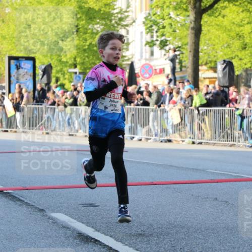27.04.2024 - Das Zehntel H.Heesch http://msf.ph/oto/6104425 27.04.2024 08:47:21 Ziel 1472, 1484, 3828 meine-sportfotos.de