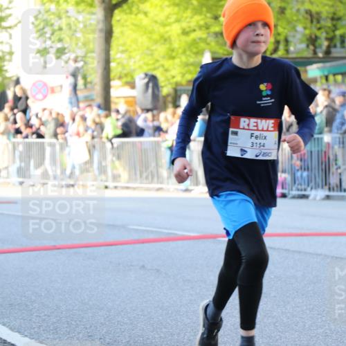 27.04.2024 - Das Zehntel H.Heesch http://msf.ph/oto/6104493 27.04.2024 08:48:11 Ziel 1645, 1712, 2327, 2329, 3154, 3437, 3683 meine-sportfotos.de
