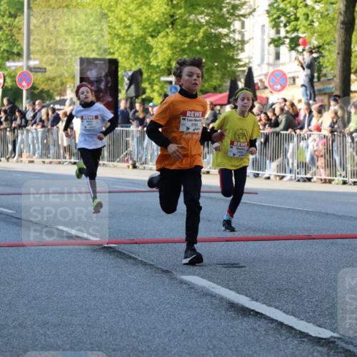 27.04.2024 - Das Zehntel H.Heesch http://msf.ph/oto/6104620 27.04.2024 08:49:18 Ziel 1326, 1491, 1498, 1935, 2264, 2599, 2805, 2839, 3169, 3173, 3443, 3619, 3703, 3783 meine-sportfotos.de