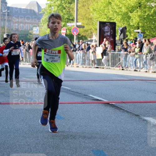 27.04.2024 - Das Zehntel H.Heesch http://msf.ph/oto/6104624 27.04.2024 08:49:19 Ziel 1326, 1491, 1498, 1935, 2264, 2599, 2805, 2839, 3169, 3173, 3443, 3619, 3703, 3783 meine-sportfotos.de