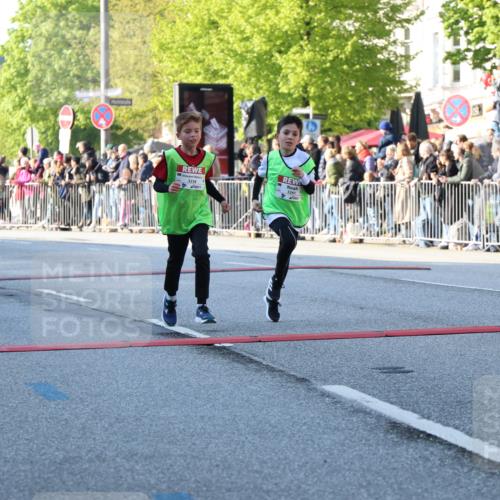 27.04.2024 - Das Zehntel H.Heesch http://msf.ph/oto/6104657 27.04.2024 08:49:38 Ziel 3238, 3241, 3453, 3764, 3784, 3819, 3846 meine-sportfotos.de
