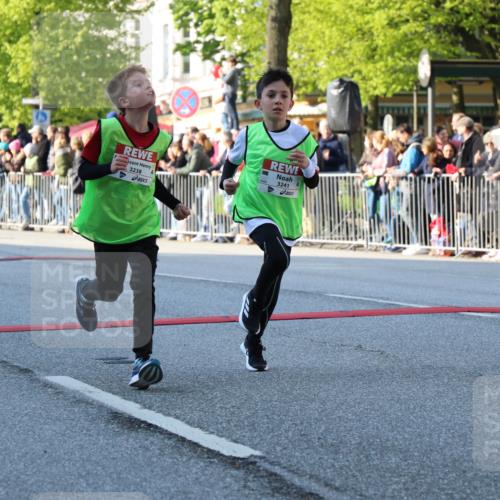 27.04.2024 - Das Zehntel H.Heesch http://msf.ph/oto/6104663 27.04.2024 08:49:39 Ziel 2167, 3238, 3241, 3453, 3704, 3764, 3769, 3784, 3819, 3846 meine-sportfotos.de