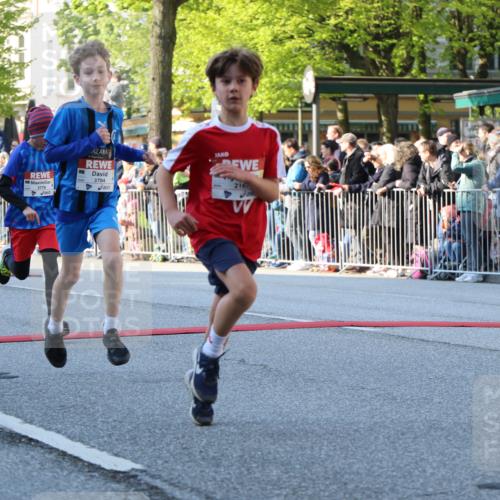 27.04.2024 - Das Zehntel H.Heesch http://msf.ph/oto/6104683 27.04.2024 08:49:51 Ziel 2014, 2167, 2354, 2596, 2792, 3043, 3141, 3155, 3156, 3472, 3641, 3704, 3764, 3769, 3775, 3778, 3794, 3846 meine-sportfotos.de