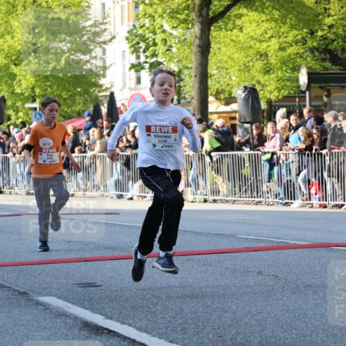 27.04.2024 - Das Zehntel H.Heesch http://msf.ph/oto/6104727 27.04.2024 08:50:14 Ziel 1230, 1497, 1552, 1553, 1584, 1596, 1661, 1707, 1929, 2114, 2360, 2644, 2652, 2679, 3030, 3112, 3145, 3152, 3473, 3705, 3706, 3833 meine-sportfotos.de
