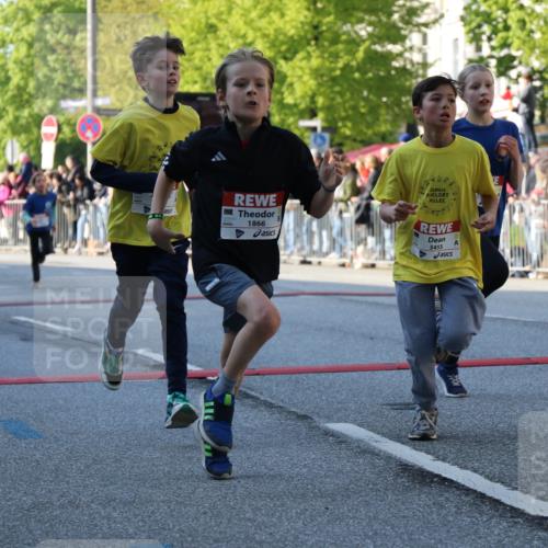 27.04.2024 - Das Zehntel H.Heesch http://msf.ph/oto/6104768 27.04.2024 08:50:34 Ziel 1098, 1471, 1488, 1490, 1866, 2018, 2134, 2345, 2580, 2644, 2652, 2825, 2831, 3164, 3168, 3432, 3451, 3455, 3460, 3838, 3858 meine-sportfotos.de