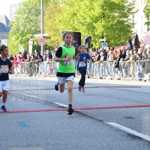 27.04.2024 - Das Zehntel H.Heesch http://msf.ph/oto/6104770 27.04.2024 08:50:37 Ziel 1098, 1471, 1488, 1490, 1866, 2018, 2345, 2580, 2825, 2831, 3164, 3432, 3451, 3455, 3460, 3620, 3632, 3838, 3858 meine-sportfotos.de
