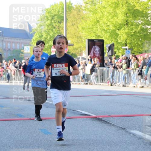 27.04.2024 - Das Zehntel H.Heesch http://msf.ph/oto/6104777 27.04.2024 08:50:38 Ziel 1098, 1471, 1488, 1490, 1866, 2018, 2160, 2345, 2580, 2825, 2831, 3027, 3164, 3432, 3451, 3455, 3460, 3607, 3620, 3632, 3838, 3858 meine-sportfotos.de