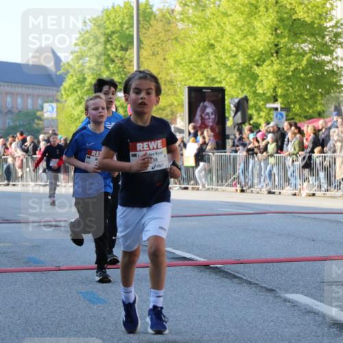 27.04.2024 - Das Zehntel H.Heesch http://msf.ph/oto/6104779 27.04.2024 08:50:38 Ziel 1098, 1471, 1488, 1490, 1866, 2018, 2160, 2345, 2580, 2825, 2831, 3027, 3164, 3432, 3451, 3455, 3460, 3607, 3620, 3632, 3838, 3858 meine-sportfotos.de