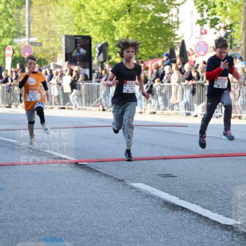 27.04.2024 - Das Zehntel H.Heesch http://msf.ph/oto/6104798 27.04.2024 08:50:45 Ziel 1098, 1488, 1490, 1500, 1848, 1913, 1934, 2018, 2160, 2164, 2307, 2369, 2580, 2825, 2831, 2949, 3027, 3164, 3432, 3451, 3607, 3614, 3620, 3632, 3838, 3858 meine-sportfotos.de