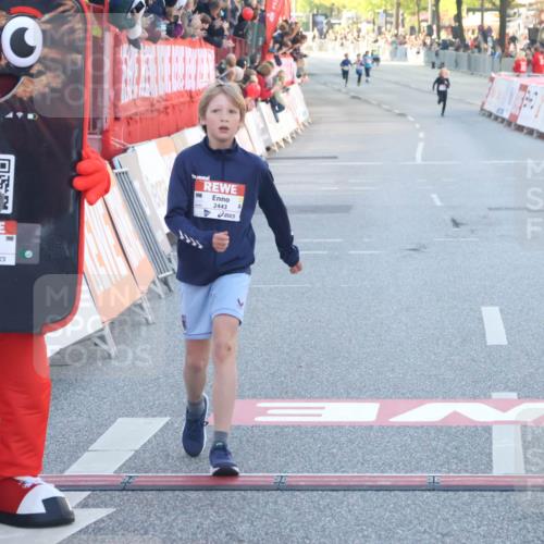 27.04.2024 - Das Zehntel Lena Gebhardt http://msf.ph/oto/6124472 27.04.2024 08:47:39 Ziel 2443, 3178 meine-sportfotos.de