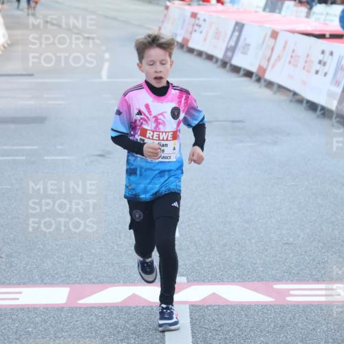 27.04.2024 - Das Zehntel Lena Gebhardt http://msf.ph/oto/6124806 27.04.2024 08:48:00 Ziel 1472, 1484, 3828 meine-sportfotos.de