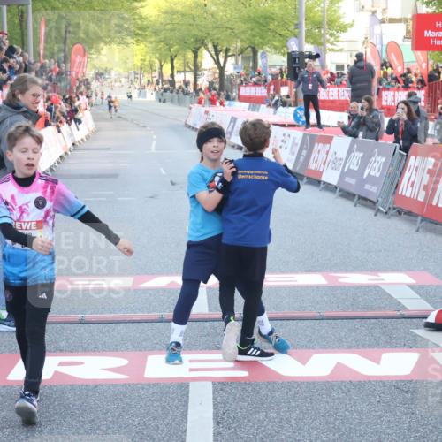 27.04.2024 - Das Zehntel Lena Gebhardt http://msf.ph/oto/6124856 27.04.2024 08:48:03 Ziel 1472, 1484 meine-sportfotos.de