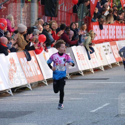 27.04.2024 - Das Zehntel Strokosch-Dieckow http://msf.ph/oto/6125548 27.04.2024 08:47:53 Ziel 1472, 1484, 3828 meine-sportfotos.de