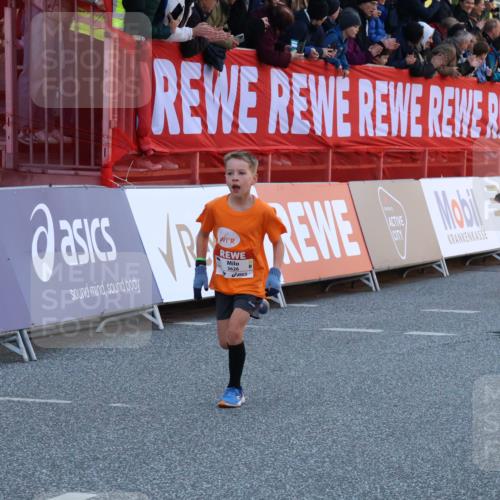 27.04.2024 - Das Zehntel Strokosch-Dieckow http://msf.ph/oto/6125805 27.04.2024 08:48:23 Ziel 1595, 2820, 3481, 3626, 3876 meine-sportfotos.de