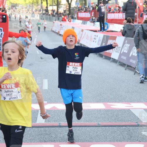 27.04.2024 - Das Zehntel Lena Gebhardt http://msf.ph/oto/6126316 27.04.2024 08:48:52 Ziel 1645, 1712, 2327, 2329, 3154, 3437, 3683 meine-sportfotos.de
