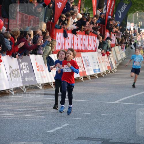 27.04.2024 - Das Zehntel Strokosch-Dieckow http://msf.ph/oto/6126964 27.04.2024 08:49:16 Ziel 1452, 2222, 2352, 2608, 2663, 2824, 3176, 3177, 3900 meine-sportfotos.de