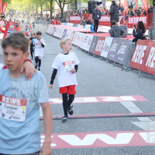 27.04.2024 - Das Zehntel Lena Gebhardt http://msf.ph/oto/6127121 27.04.2024 08:49:10 Ziel 1192, 2608, 2824, 2930, 3176, 3900 meine-sportfotos.de