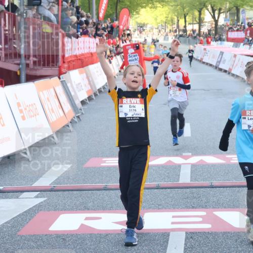 27.04.2024 - Das Zehntel Lena Gebhardt http://msf.ph/oto/6127481 27.04.2024 08:49:17 Ziel 1452, 2222, 2352, 2663, 2824, 3176, 3177, 3900 meine-sportfotos.de