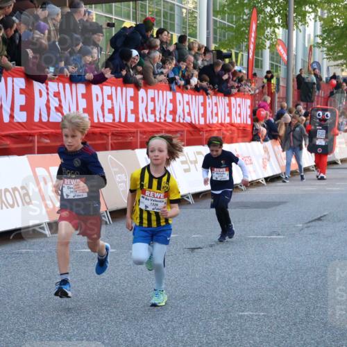 27.04.2024 - Das Zehntel Strokosch-Dieckow http://msf.ph/oto/6128022 27.04.2024 08:50:15 Ziel 1326, 3169, 3238, 3241, 3453, 3619, 3764, 3784, 3819 meine-sportfotos.de