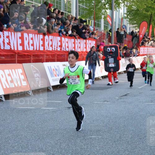 27.04.2024 - Das Zehntel Strokosch-Dieckow http://msf.ph/oto/6128121 27.04.2024 08:50:18 Ziel 1326, 3169, 3238, 3241, 3453, 3764, 3784, 3819 meine-sportfotos.de